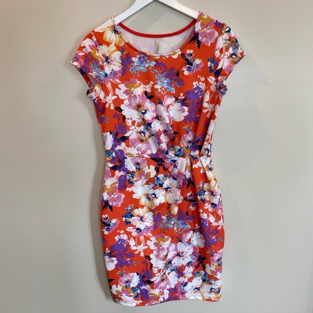 Gilli Red Floral Dress Medium wedding attire stretch fitted